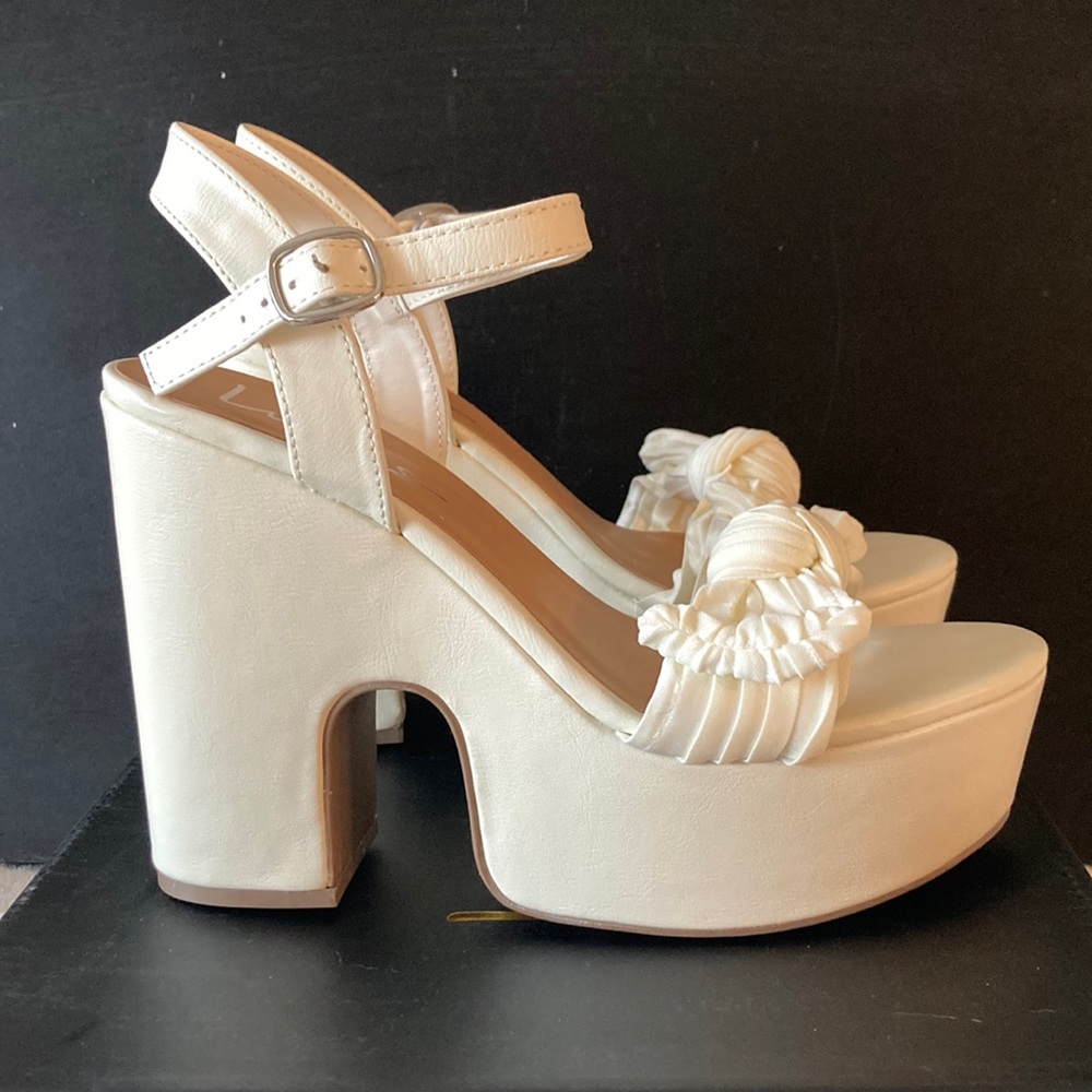 Lylus wedges with fabric bow sandals Size 7/37 NWT